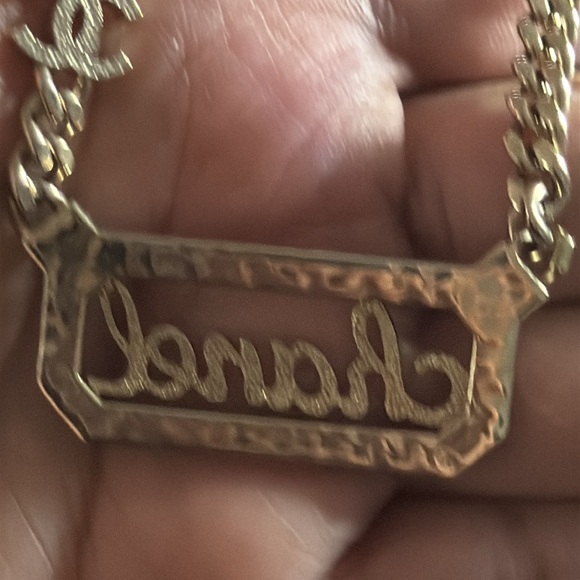 CHANEL excellent condition preloved metal  crystal pearl logo necklace gold. - Picture 12 of 13